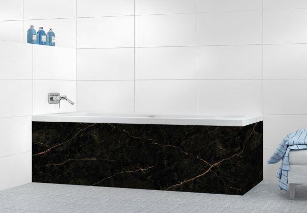 Déco contour de baignoire chic et élégante imitation marbre noir sur mesure pour la salle de bain