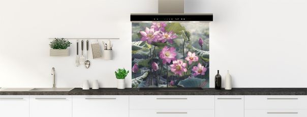 Fonds de hotte zen avec des fleurs de lotus et des fleurs roses, motif végétal