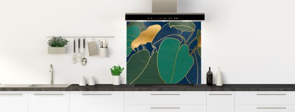 Motif de fond de hotte chic et élégant : feuilles dorées, vertes et bleues sur fond bleu marine pour une déco de cuisine sublime