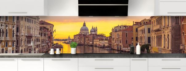 Crédence avec une photo de paysage romantique d'un coucher de soleil à Venise pour une évasion romantique.