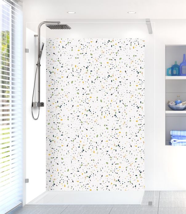 Panneau douche en terrazzo au design original pour déco de salle de bain personnalisée sur mesure