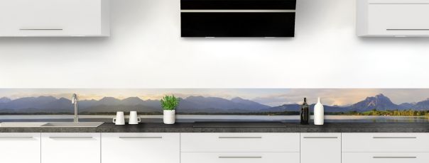 Crédence de cuisine Le lac frise motif inversé