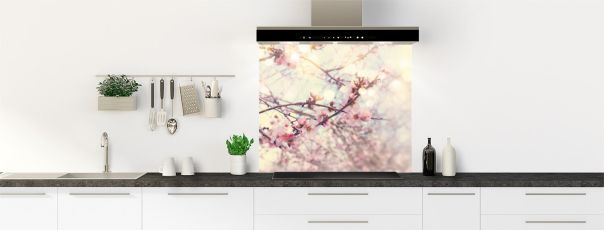 fond de hotte avec motif de fleurs de cerisier, arbre fleuri et fleurs roses pour une ambiance zen.