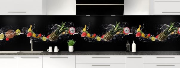 Crédence décorée de fruits exotiques, dont un ananas, formant une cascade de couleurs.