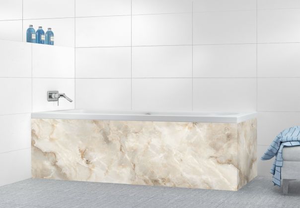 Décor de baignoire imitation marbre brun très chaleureux pour déco de salle de bain