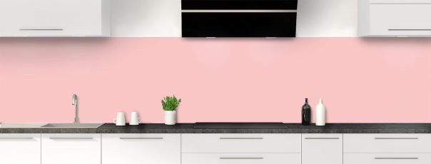 Crédence de cuisine couleur Quartz rose sur mesure, idéale pour rénover votre cuisine et apporter de la douceur à votre intérieur.