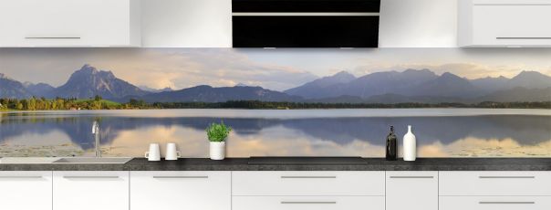 Crédence zen avec une photo de paysage de lac et montagne en arrière-plan