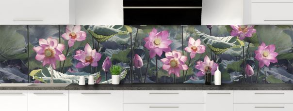 Crédence zen avec photo de fleurs de lotus et roses, décor végétal