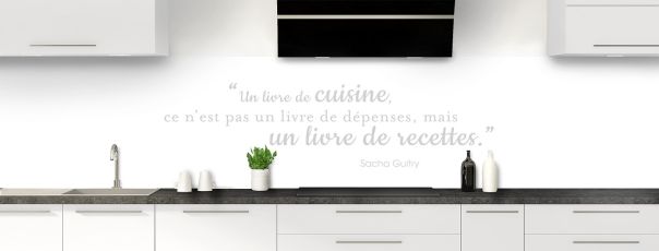 Credence déco proposée en différentes couleurs avec une citation de cuisine inspirante en jolis caractères