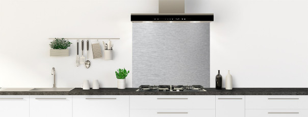 Fond de hotte de cuisine moderne et élégant en panneau mural facile à découper, poser et entretenir, idéal pour rénover votre cuisine et masquer un ancien revêtement.