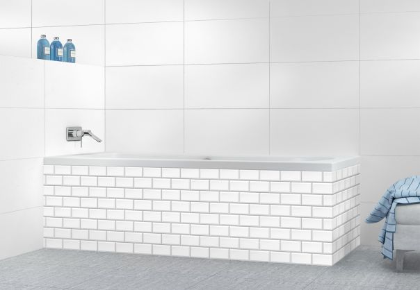 Tablier de bain imitation faïence blanche avec carreaux rectangles type métro parisien