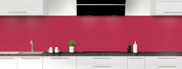 Crédence de cuisine couleur Rose grenade, disponible en brillant sur polycarbonate ou mat sur aluminium, à coller sur tous supports.