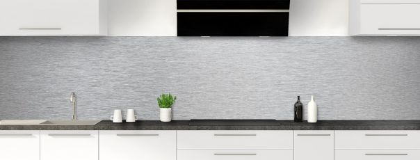 Crédence de cuisine moderne et élégante, aspect Alu-Inox Brossé sans traces de doigts, facile à découper, poser et entretenir, idéale pour rénover votre cuisine et masquer un ancien revêtement.