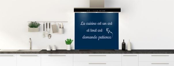 Crédence de cuisine Citation couleur Bleu nuit fond de hotte