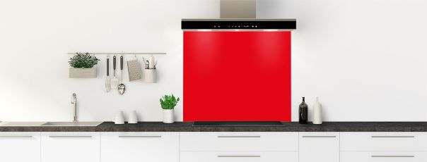 Fond de hotte de cuisine rouge vif en polycarbonate ou aluminium mat